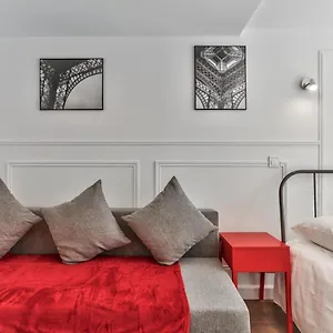 40-flat Eiffel , Paris France